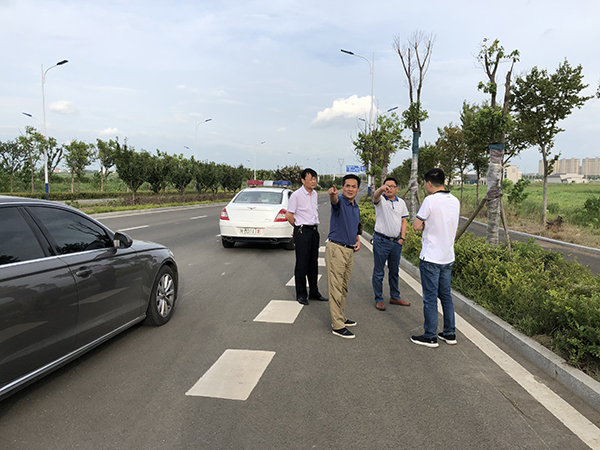 安徽滁州市招商局陪同我司领导考察工业园区3.jpg